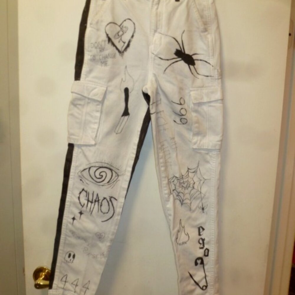 ๐๐ One-of-a-Kind Halloween Custom Jeans โ American Eagle โ Size 0 ๐๐ - Picture 2 of 13